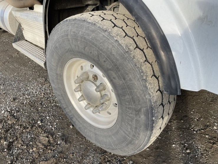 2010-kenworth-t800-image-12