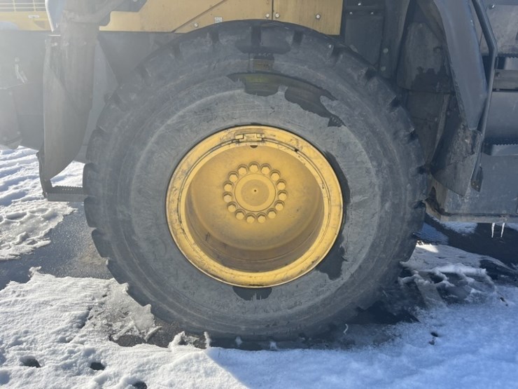 komatsu-wa320-8-image-12