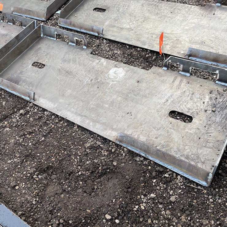 #1220 • Skidsteer Adapter Plates
