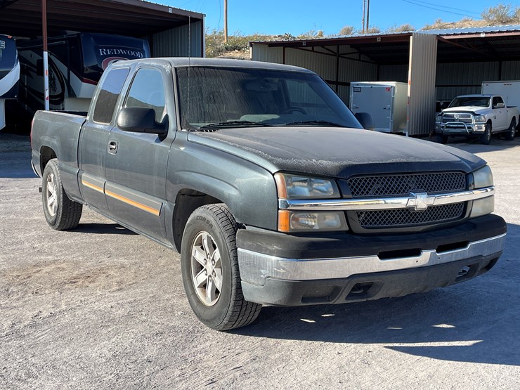 #5-•-2003-chevy-silverado-truck-(has-az-title)-image-3