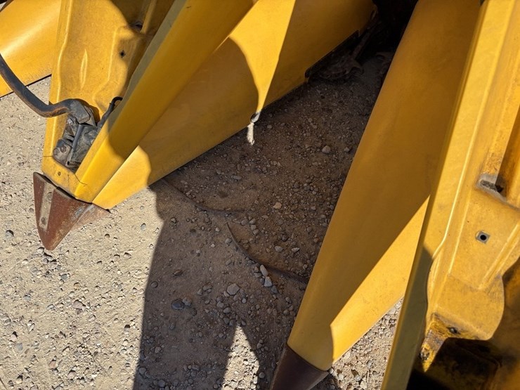 2014-new-holland-9800f-12r30"-corn-head-image-36