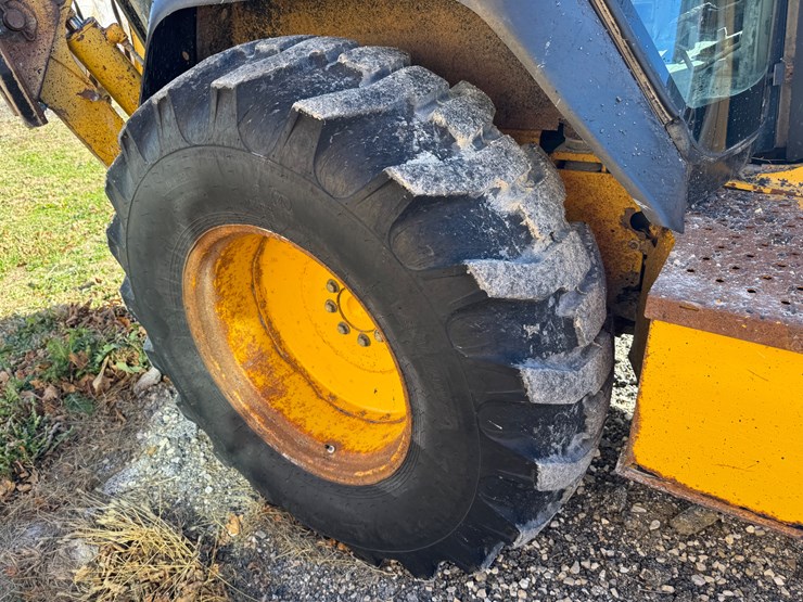 john-deere-410-image-9