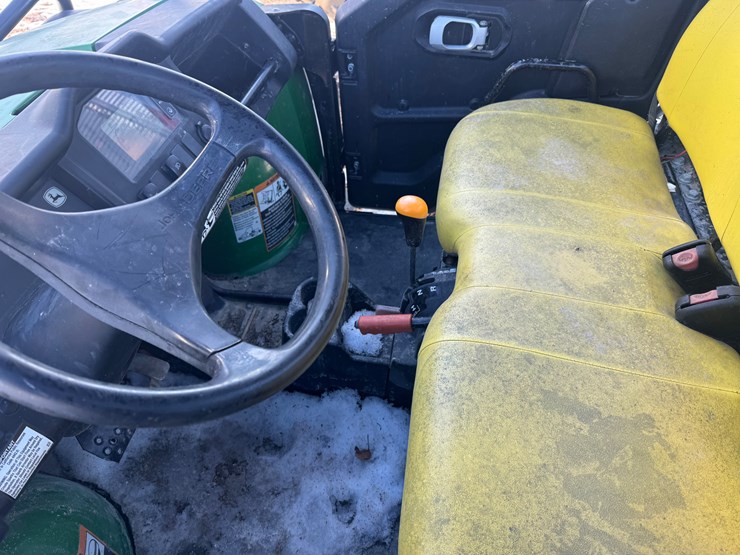 2014-john-deere-gator-image-10