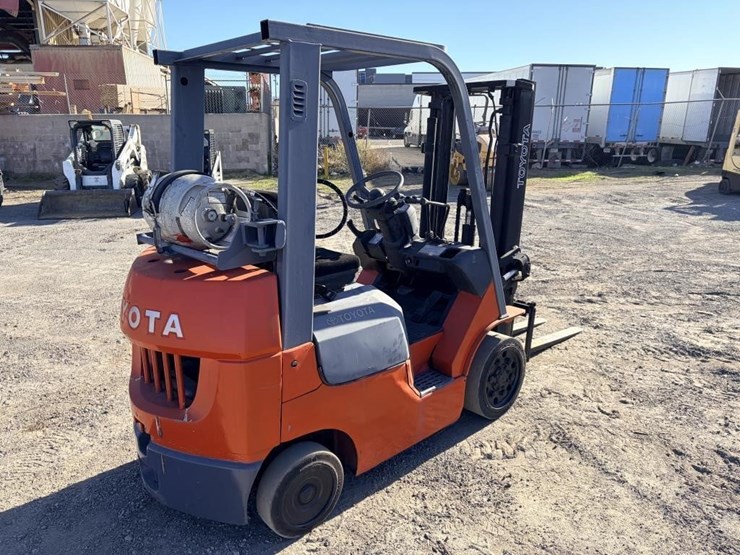 2005-toyota-2fgcu20-forklift-truck-image-3