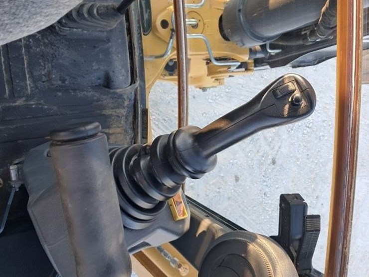 2022-deere-410l-image-41