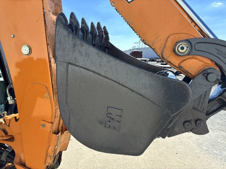 2019-case-580sn-image-40