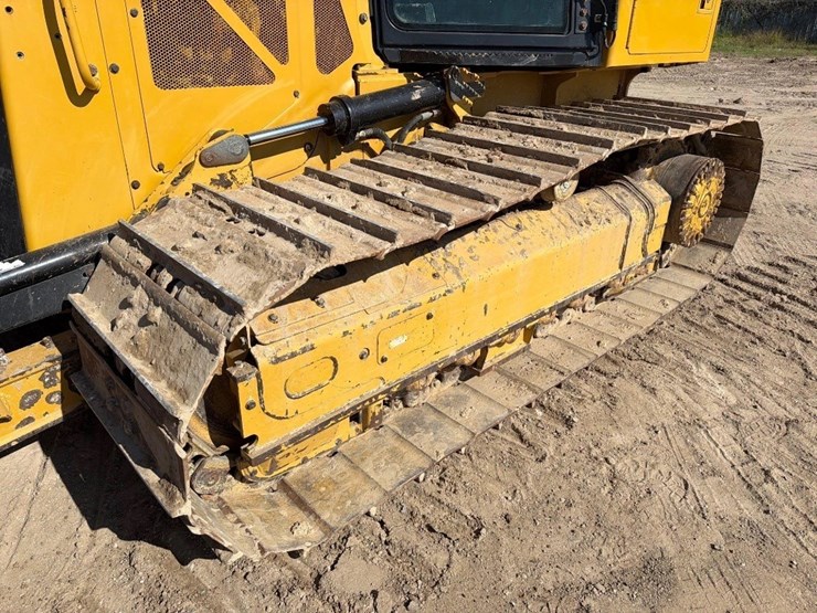 2021-caterpillar-d3-lgp-image-10