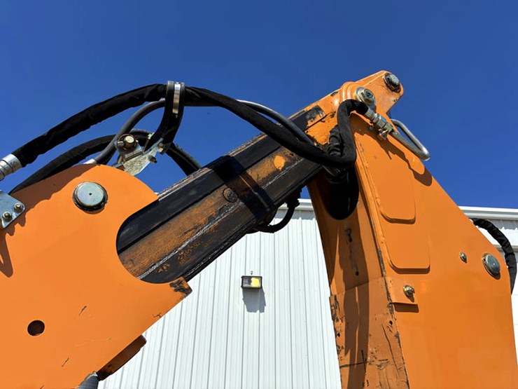 2019-case-580sn-image-93