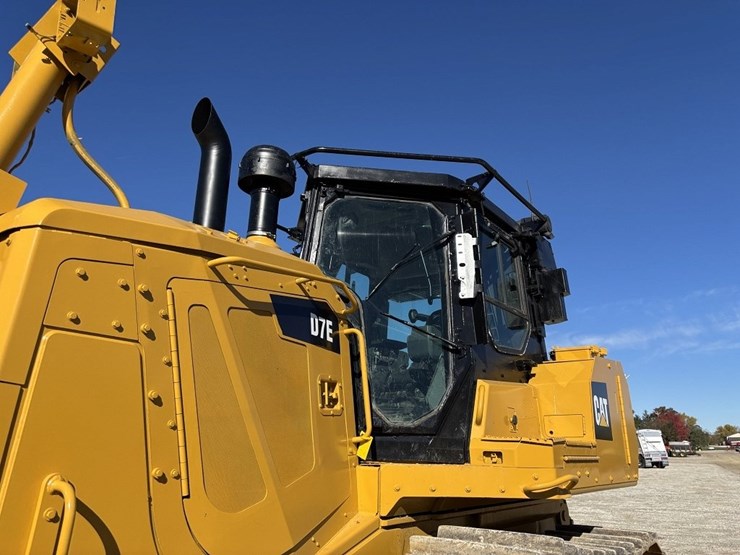 2010-caterpillar-d7e-image-37