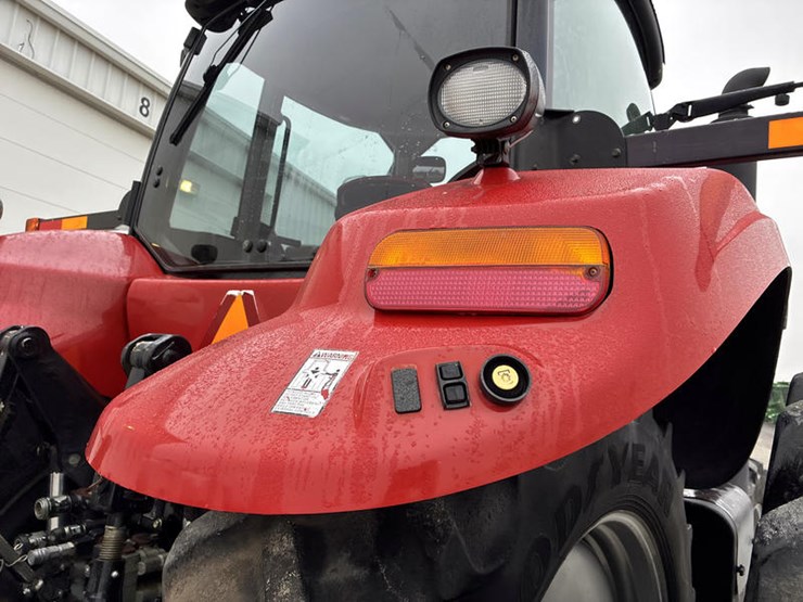 case-ih-magnum-245-image-22