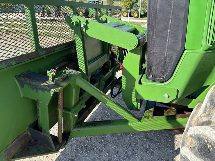 john-deere-8200-image-35