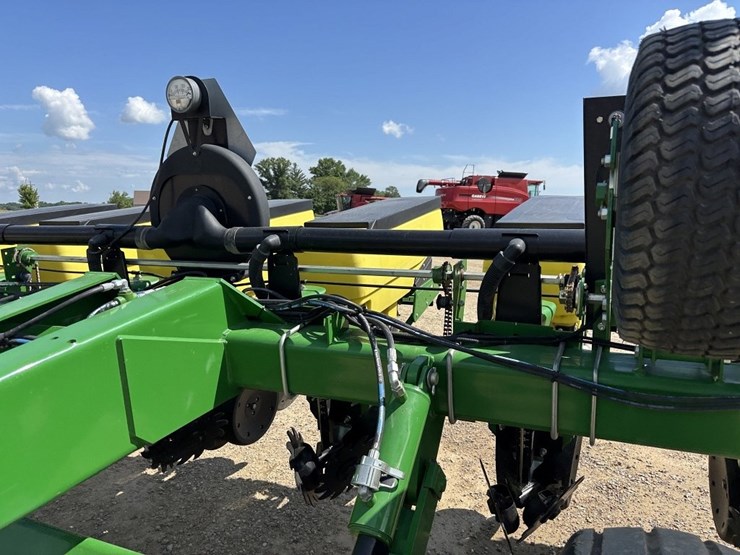 john-deere-1785-image-29