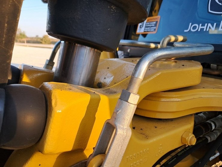 2022-deere-410l-image-34