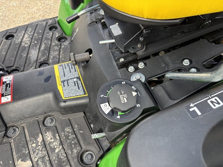 john-deere-1025r-image-37