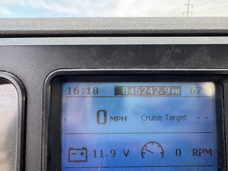 #145-•-mack-single-axle-image-11