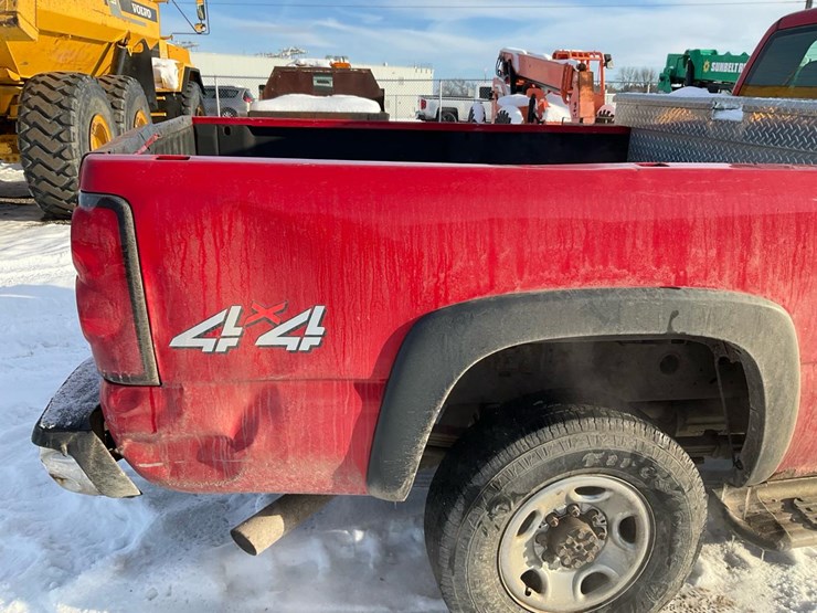 2005-chevrolet-k2500-image-32