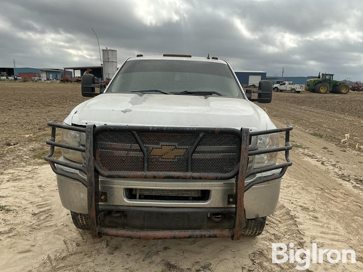 2013-chevrolet-3500-image-2