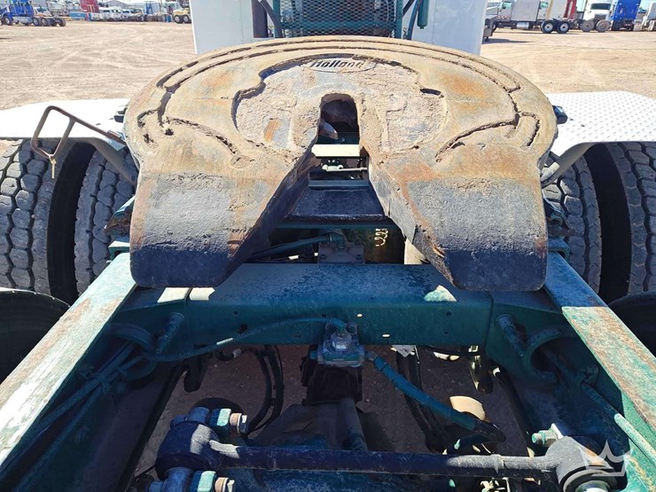 2014-peterbilt-388-image-48