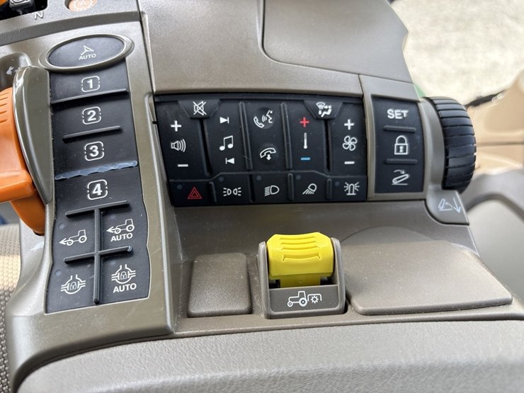 john-deere-8r-250-image-38