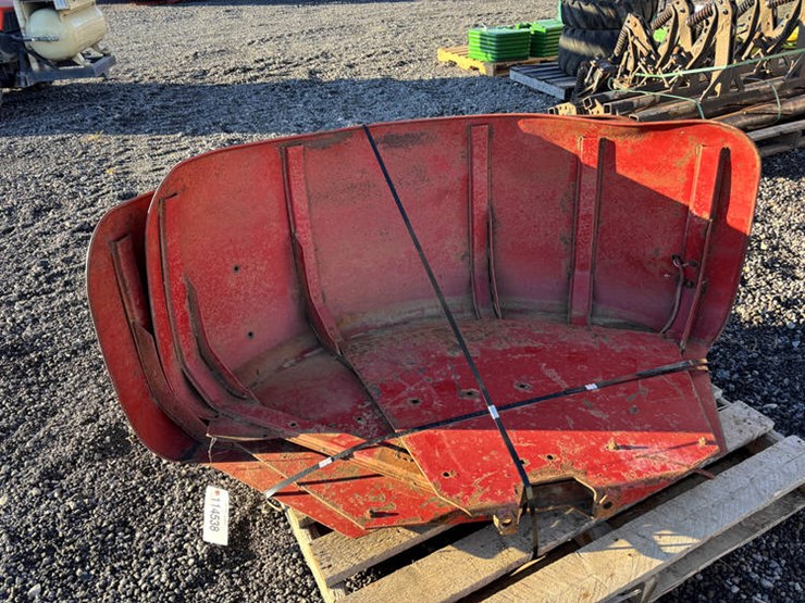 #114538-•-set-of-wheatland-tractor-fenders-image-1