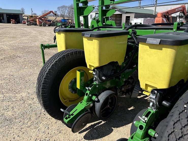 2017-john-deere-1775nt-image-61