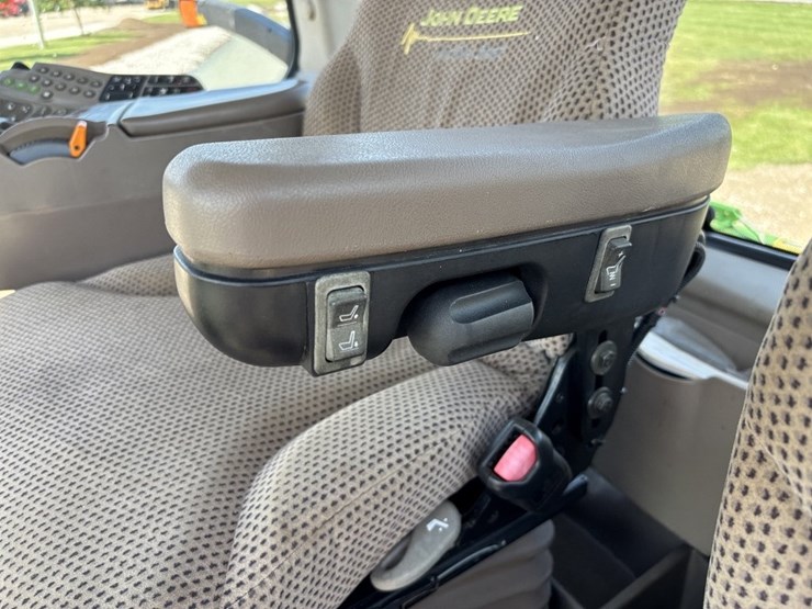 john-deere-8335r-image-41