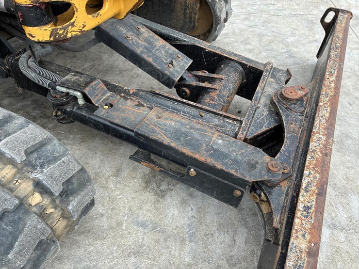 caterpillar-303.5e2-cr-image-27