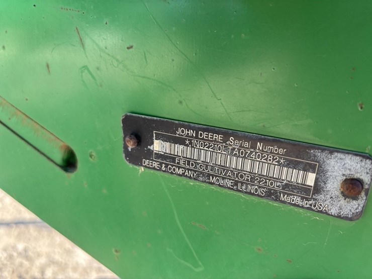2011-john-deere-2210l-image-43