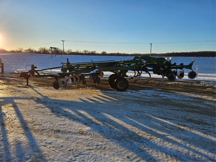 john-deere-2700-image-2