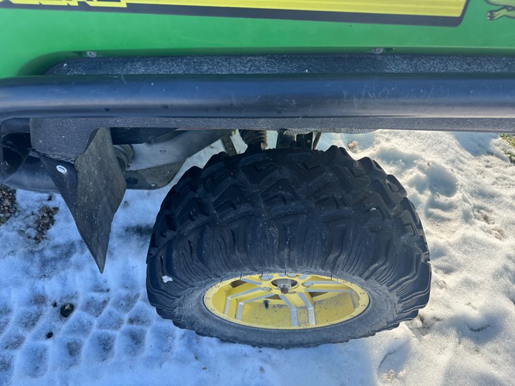 2014-john-deere-gator-image-2