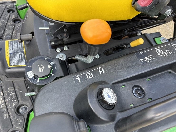 john-deere-1025r-image-36