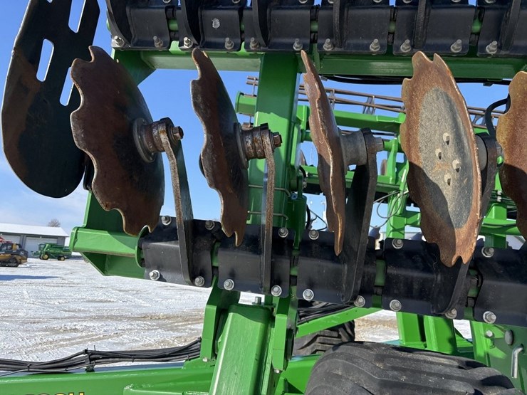 2024-john-deere-2680h-image-38