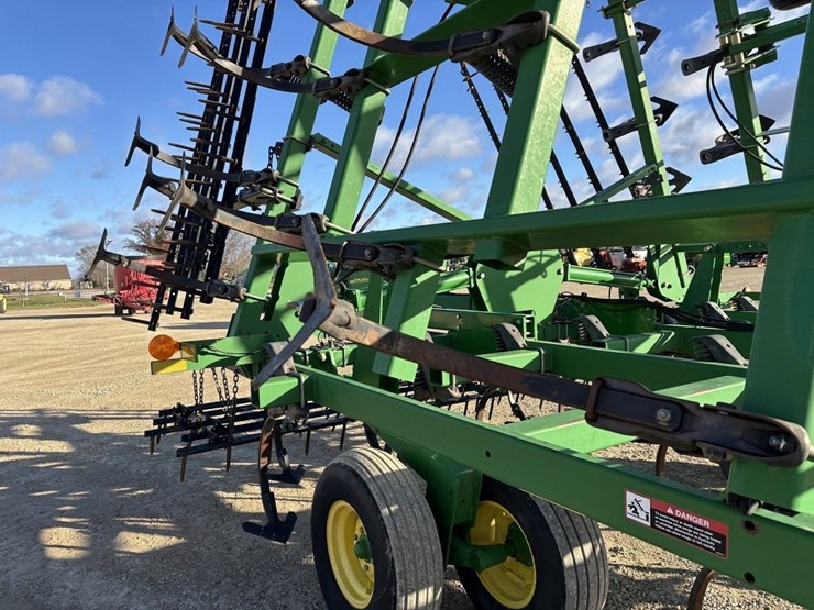 2011-john-deere-2210l-image-15