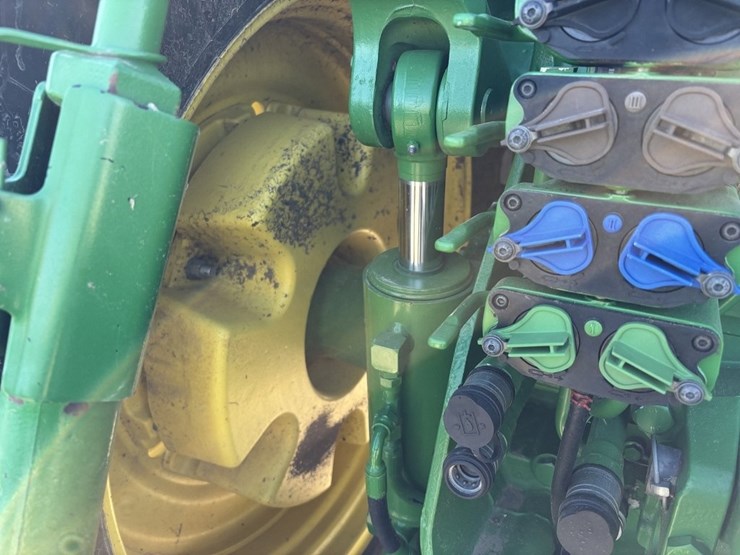 john-deere-8285r-image-25