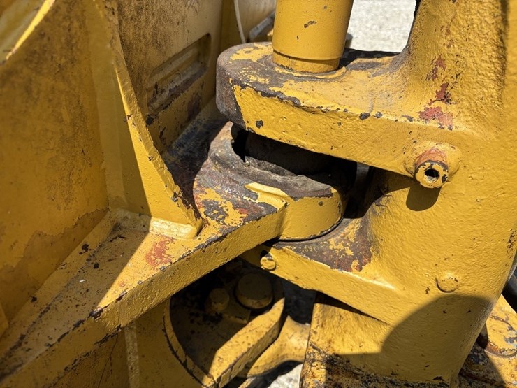 caterpillar-d5m-image-35