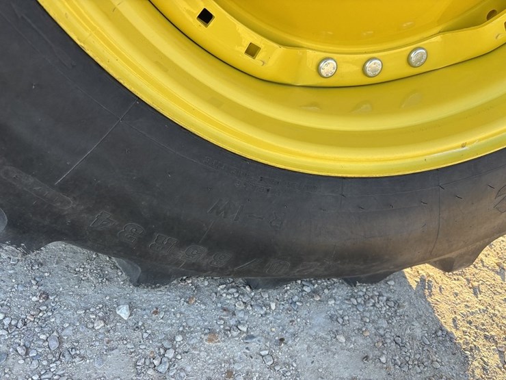 john-deere-8r-310-image-15