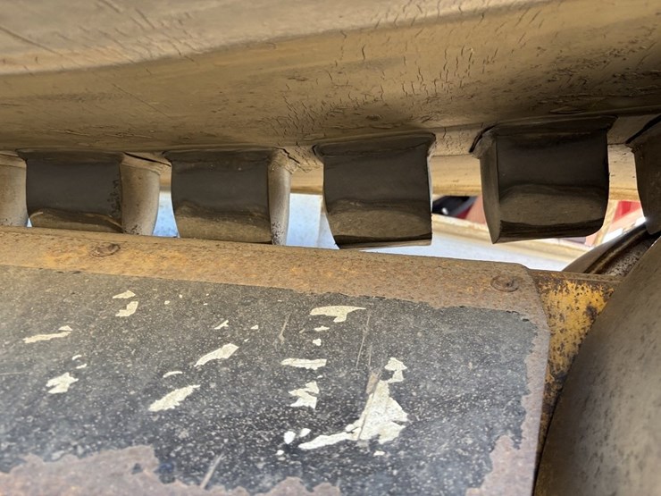 caterpillar-36-image-17