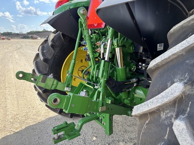 john-deere-6140m-image-25