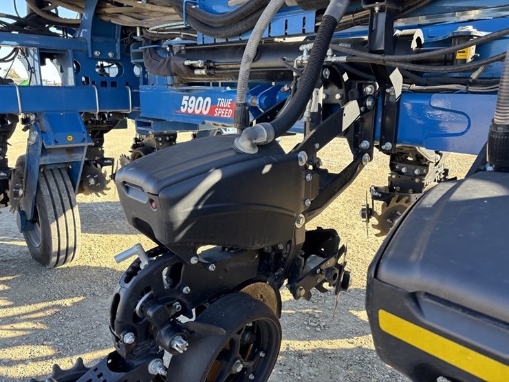 2024-kinze-5900-image-28