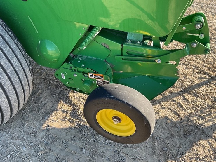 john-deere-560m-image-17