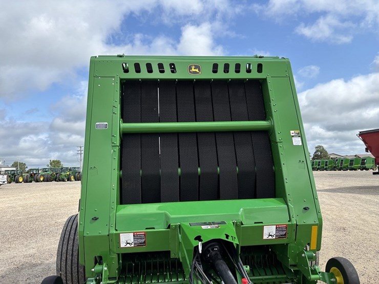 2024-john-deere-561m-image-10