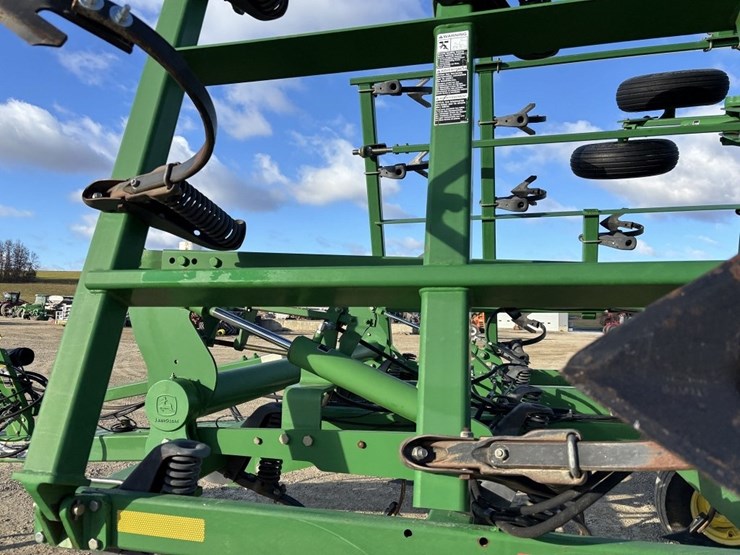 2011-john-deere-2210l-image-34