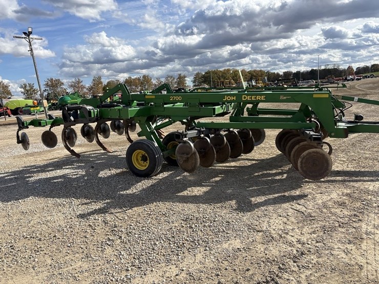 john-deere-2700-image-7