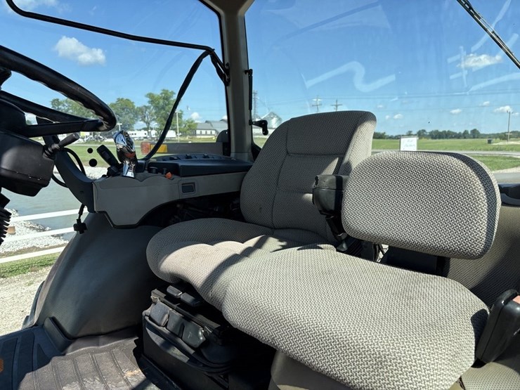 case-ih-magnum-210-cvt-image-34