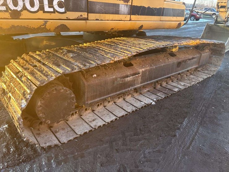 deere-200-lc-image-8