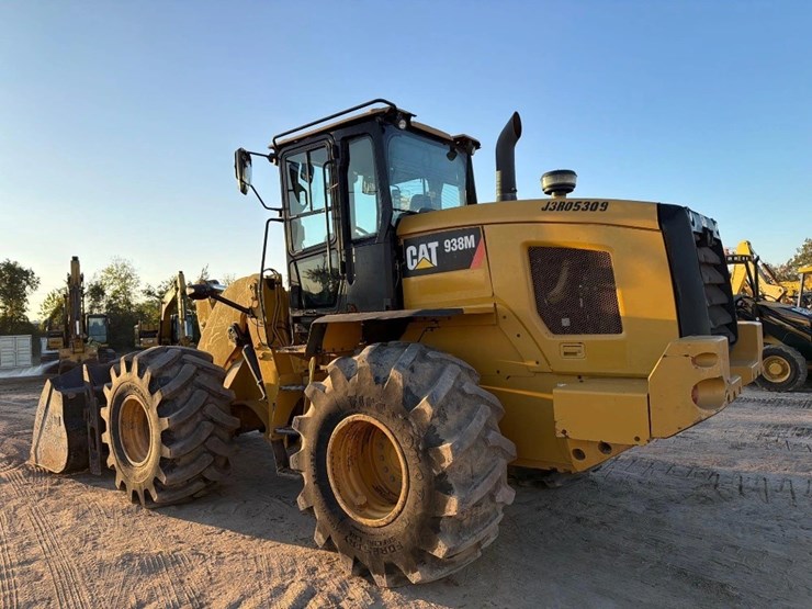 2018-caterpillar-938-image-6