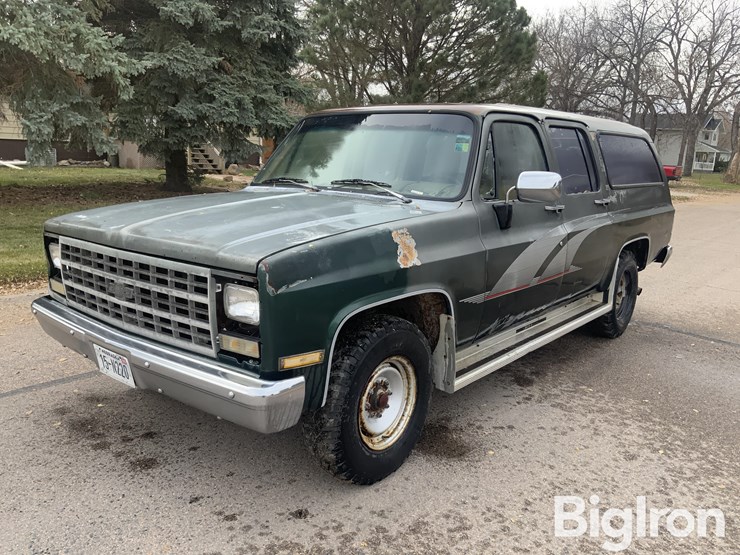 chevrolet-suburban-image-1