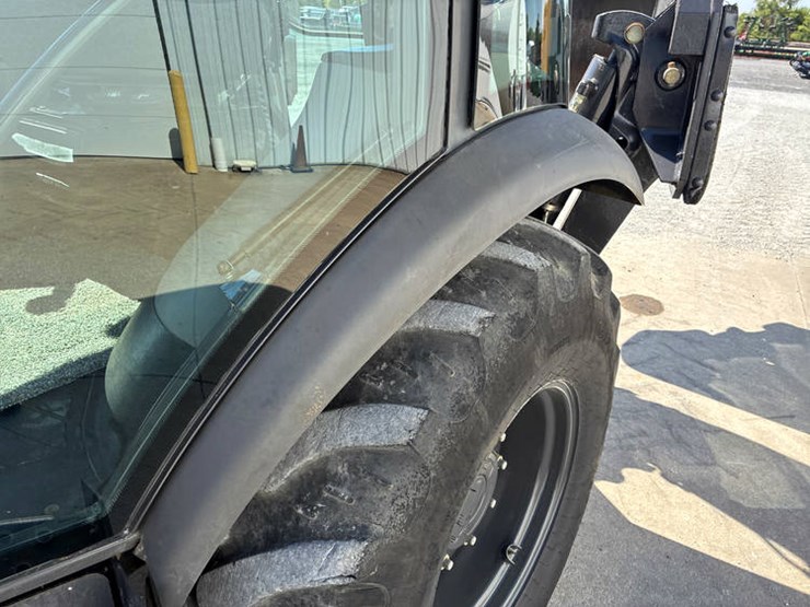 2019-case-580sn-image-32