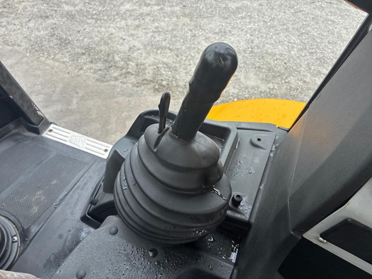 2019-jcb-3cx-image-72