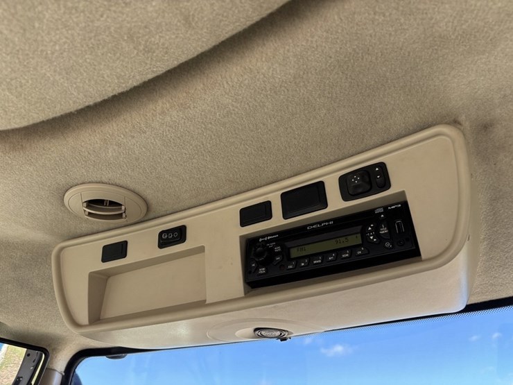 john-deere-8285r-image-40